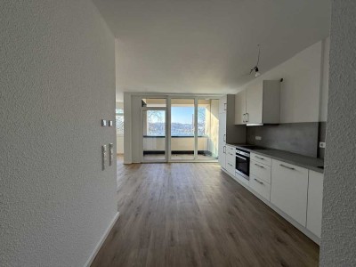 Erstbezug in Bahnhofsnähe, Wohnung 20: 2-Zimmer-Loft-Wohnung, Einbauküche u. Loggia, Blick ins Grüne