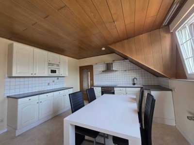 Charmante 4- Zimmer-Dachgeschosswohnung mit Balkon in Mastbruch