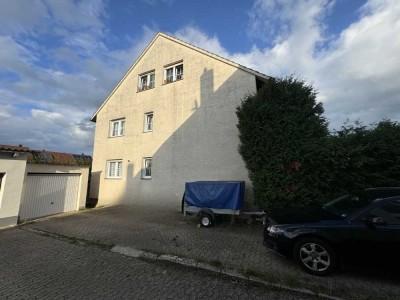 3 Zimmer DG Wohnung in ruhiger Wohngegend