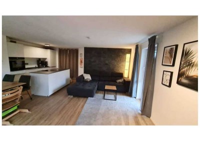 Geschmackvolle, neuwertige 3-Zimmer-EG-Wohnung mit geh. Innenausstattung mit Balkon und EBK