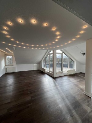 Extravagante Dreizimmerwohnung mit 2 großen Terrassen und Einbauküche in Rösrath