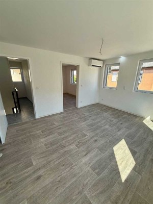 Erstbezug nach Sanierung-Hausfeeling über 2 Etagen, 5 Zimmer+ausgebautes Dachgeschoss!