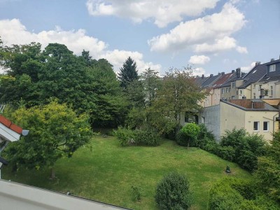 Renovierte 4-Zimmer-Maisonette mit Balkon und parkähnlichem Garten