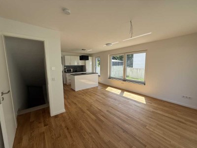 Moderne Townhouse mit großem Keller, Einbauküche, Garten und Tiefgarage für 2 Autos