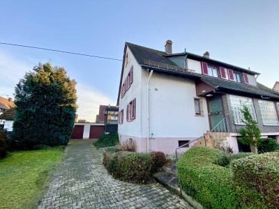 Renovierungsbedürftiges Einfamilienhaus mit Doppelgarage