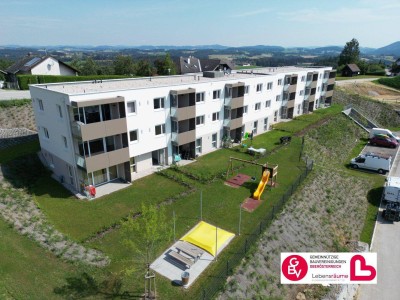 Neuwertige 2-Raum-Wohnung mit Eigengarten