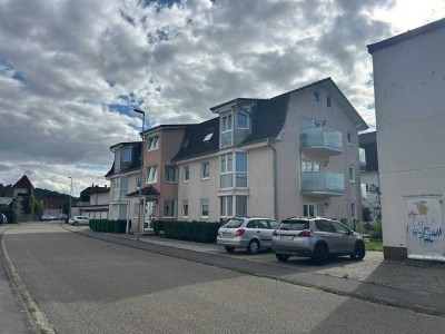 Sonnige 4 Zi. Whg. 2 Balkone 2 Garagen