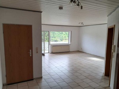 Attraktive und gepflegte 3-Raum-Wohnung mit Balkon und Einbauküche in Langgöns