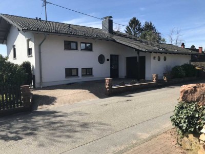 Einfamilienhaus mit ca. 188qm, 8 Zimmer inkl. Hobbyraum, Küche, Garage & Garten in Wilhelmsfeld