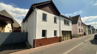 Helles Einfamilienhaus in zentraler Lage von Biblis!