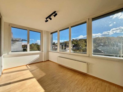 *Modernes Wohnen für Singles - Helle 2-Zi-Wohnung mit Balkon, Wintergarten und Platz für Homeoffice*