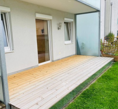 Helle 2-Zimmer Gartenwohnung mit großzügiger Holzterrasse und Carport