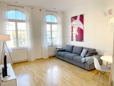 Ab 1.6. helle möblierte 2-Zi-Wohnung mit Altbau-Charme