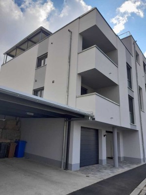 Neuwertige Penthouse Wohnung - mit Aufzug - und XL Garage