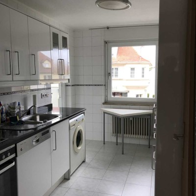 Möbliert schöne, helle 4-Zimmer-Wohnung mit 1 grosse Terrasse, 2 Balkon, Einbauküche in Leinfelden-E