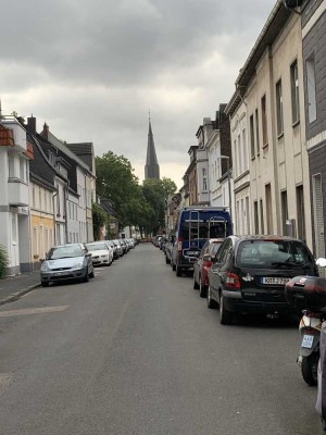 Schöne helle, ruhig und zentral gelegene 2-Zimmer-Wohnung mit gr. Balkon in Krefeld Bockum