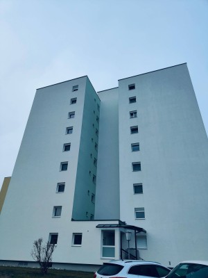 Top-sanierte 3-Zimmer-Wohnung mit Loggia, Lift, Parkplatz &amp; Küche – 94 m²