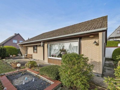 Barrierearmer Bungalow mit schönem Garten, Garage und Wohnmobilcarport in Lentföhrden