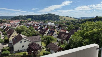 4-Zimmer-Wohnung mit Balkon in zentraler Lage zu vermieten