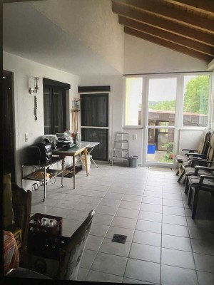 Ansprechende 3-Zimmer-Erdgeschosswohnung mit Balkon und EBK in Tannhausen