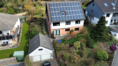 Platz für die ganze Familie: Gepflegtes Einfamilienhaus mit ELW in ruhiger Lage im Zentrum von Much!