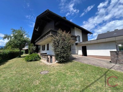 Großes, solides Wohnhaus mit Garage in Landskron