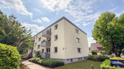 Helle Erdgeschosswohnung mit Panoramafenstern und modernem Bad