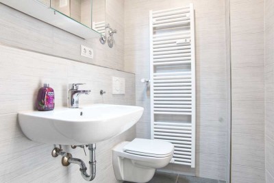 Erhöhte AFA! 3,7%! Renovierte 2-ZKB mit großen Balkon *OHNE MAKLERPROVISION*