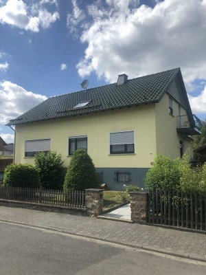 Einfamilienhaus mit 8 Zimmern in Eppenrod