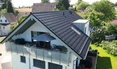 Moderne 3-Zimmer-DG-Wohnung mit überdachtem Balkon und wunderschönem Ausblick in die Natur