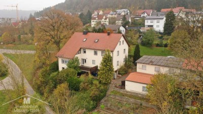 Unverbaubare Südwestlage: Doppelhaus mit 3 Garagen am Fuße des Arzbergs von Beilngries