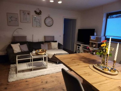 Moderne Souterrain Wohnung Ebenerdig mit Einbauküche, Terrasse und Stellplatz