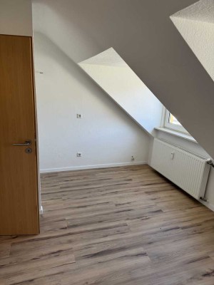 Neuwertige DG-Wohnung mit zwei Zimmern in Essen