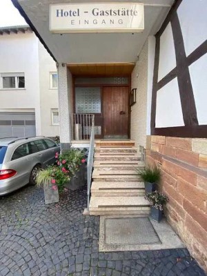 Hotel/Pension in Staufenberg mit Potenzial für Erweiterung oder Umbau zum Mehrfamilienhaus, ...