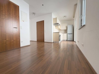 GEMÜTLICHE 1-ZIMMER-WOHNUNG MIT GROßEM BALKON