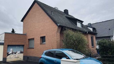 Geräumiges,  2-Familienhaus mit EBK in Wesseling-Keldenich
