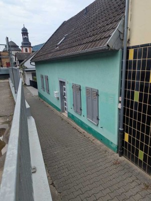 renovierungsbedürftiges Einfamilienhaus zu verkaufen