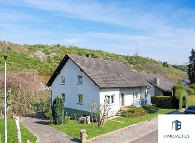 Großzügiges Einfamilienhaus mit ca. 210 m² bewohnbarer Fläche, Garage und Garten am Bach
