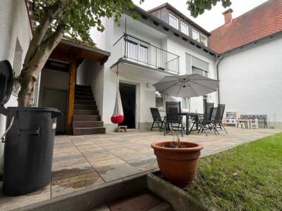 Stilvoll renoviertes Doppelhaushälfte mit herrlichem Garten in ruhiger Lage!
