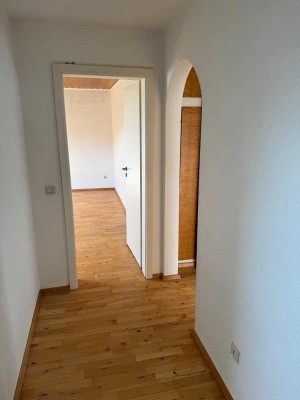 Schöne 3-Zimmer-Dachgeschosswohnung mit Balkon in Dossenheim