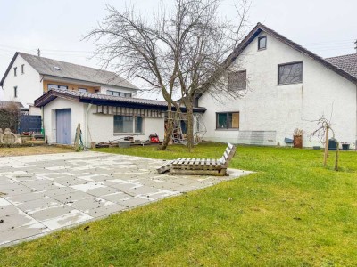 *** Charmantes Zweifamilienhaus *** mit großflächigem Garten & Garage *** unterkellert ***