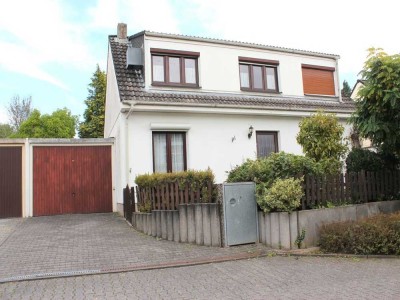 Freistehendes Einfamilienhaus mit Garten, Terrasse, Garage und Kaminofen im Randgebiet von Limburg