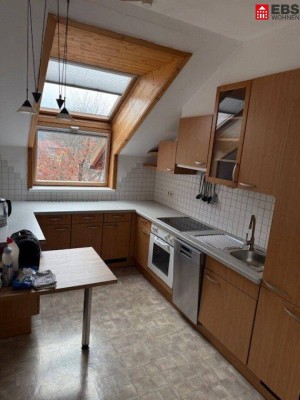 Attraktive 2-Zimmer-Dachgeschosswohnung mit Loggia und separater Küche in Attnang-Puchheim! Eigener Garage und Keller vorhanden! Ab 01.12.2025 frei!