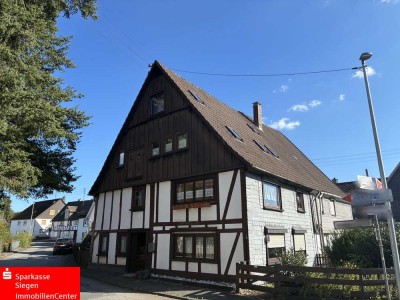 Großes Zweifamilienhaus mit Garage in Kreuztal - Littfeld