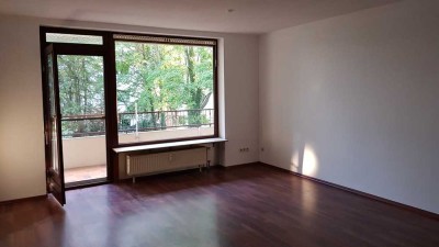 Großzügige 4-Zimmer -Wohnung mit Balkon und Einbauküche - ideal für Familien!