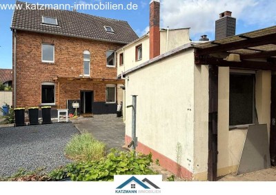 Freistehendes Einfamilienhaus mit viel Platz und guter Lage, großer Innenhof inklusive