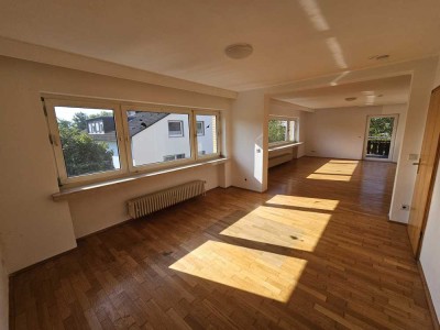 * Sehr attraktive, geräumige 4-ZK, 2 Bäder, Balkon mit Garten & Garage in gepflegtem  2-Fam.haus *
