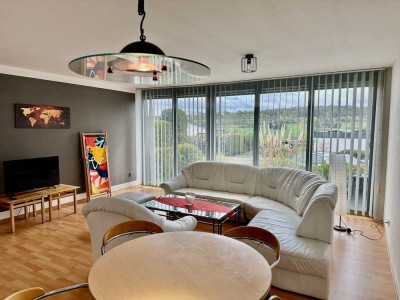 Sonnige 2-Zimmer Wohnung mit herrlichem Ausblick & kleiner Terrasse!