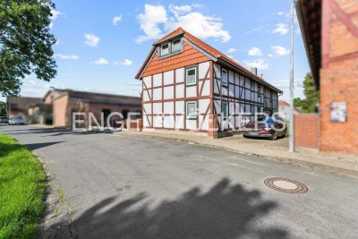 GROßZÜGIGES FACHWERKHAUS MIT WEITLÄUFIGEM GRUNDSTÜCK UND WERKSTATT