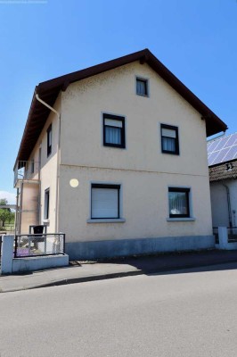 Einfamilienhaus mit großem Grundstück zu verkaufen